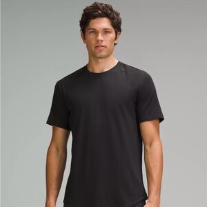 Lululemon License to Train shirt in Black. Large